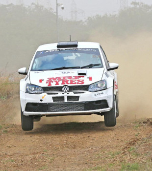 Kadur comes up with a fine drive, extends lead over Gill